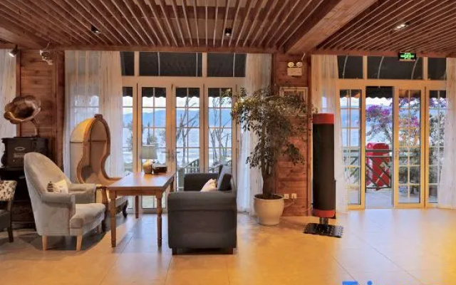 YZL Seaview Garden Vacation Hotel