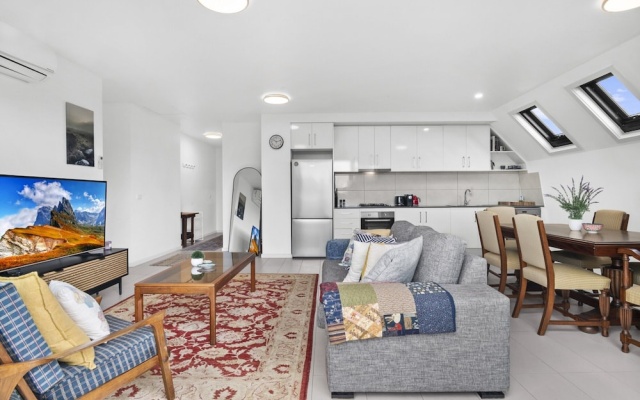 Comfortable 2 Bed Stay With Parking – Guest Rooms – Melbourne