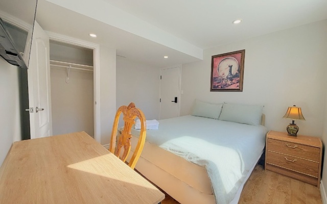 Cozy Rooms in Bright Walkout Suite - Newly Renovated 2026