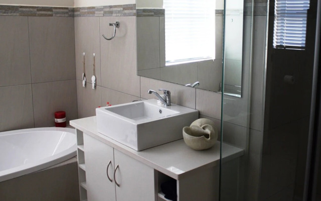 6 Sea Diamond Self catering