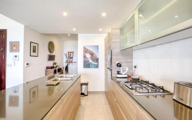 Apartment with pool-Hosted by Sweetstay