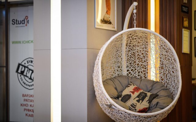 iCheck inn Gems Center Silom