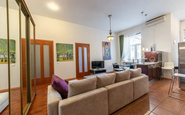 Atmospheric apartment on Nevsky prospect