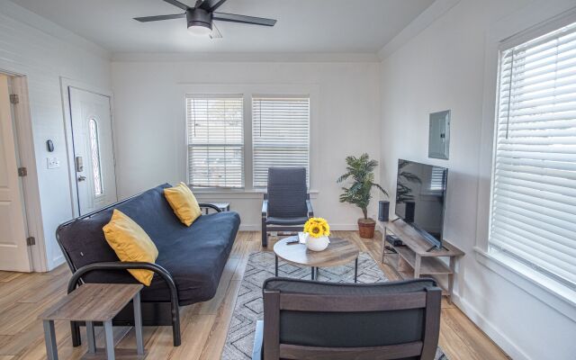 Cozy Remodeled 2br 1ba Near Downtown