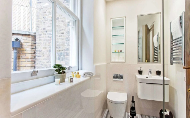 Luxury 2 bed with lift ac and concierge
