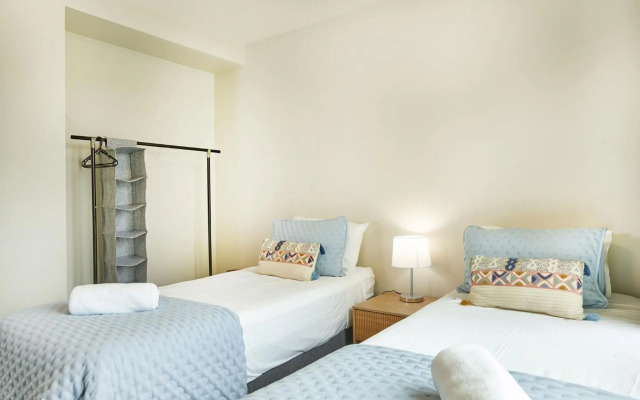 Broadbeach on the Park 2 Bedroom Apartment