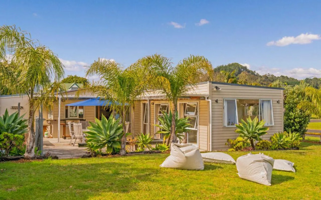 Oysters Retreat - Cooks Beach Holiday Home