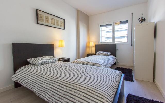 Expo River Side by Homing