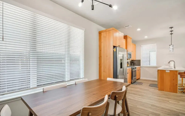 Pets Welcome: Newly Built Abode in Canyon!