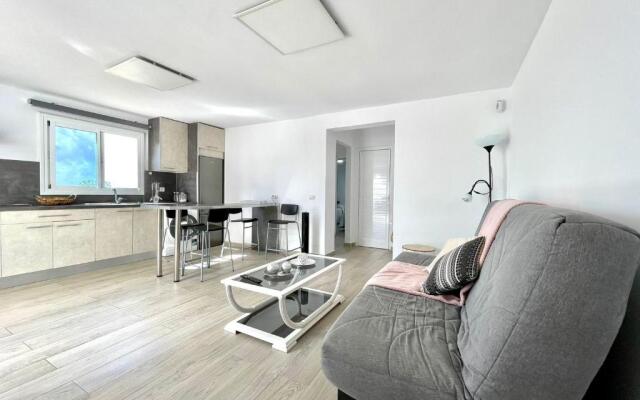 Two-Bedroom House 5, FreeWifi, AC, BBQ, Mountain View