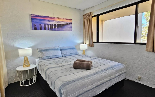 Riverview Holiday Apartment 6 - Kalbarri WA