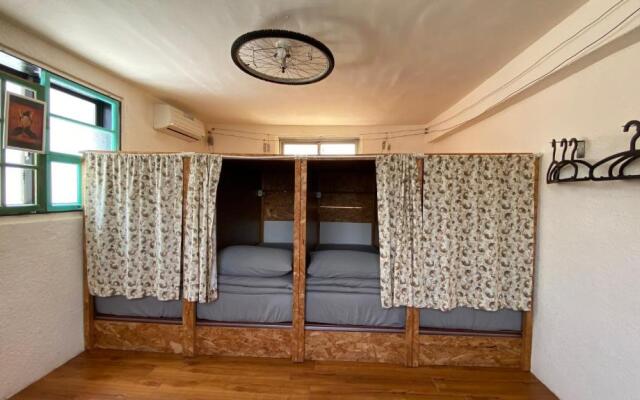 82G Backpacker Inn