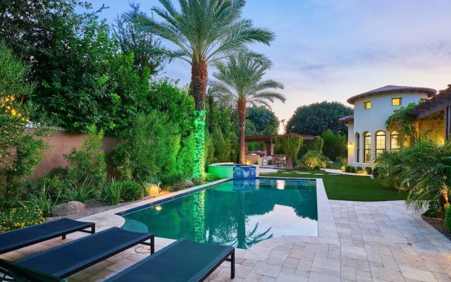 Luxe Poolside Paradise-pool & Spa-vanity Station