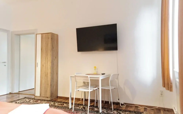 Spacious 2BR Apt Near Wiener Stadthalle