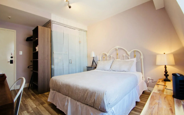 Queen Nest Hotel