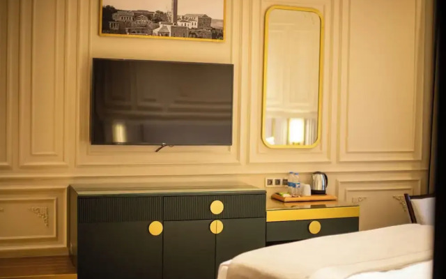 Sur Royals Hotel's