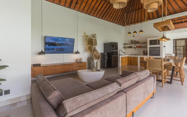 Charming 3 Bedrooms Villa Beach Walking Distance – Guest Rooms – Kerobokan Kelod