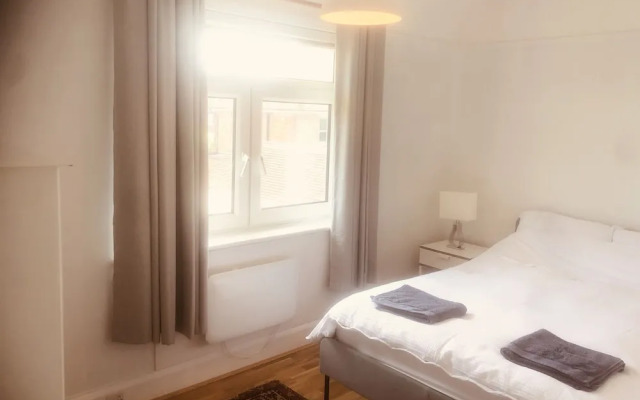 Inviting 5-bed House in Eastbourne