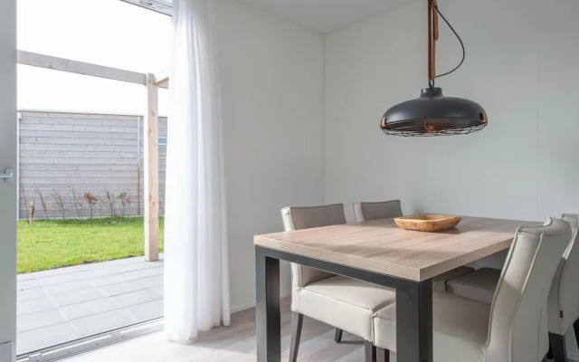 Modern Lodge With Combi-microwave, Beach at 500 m