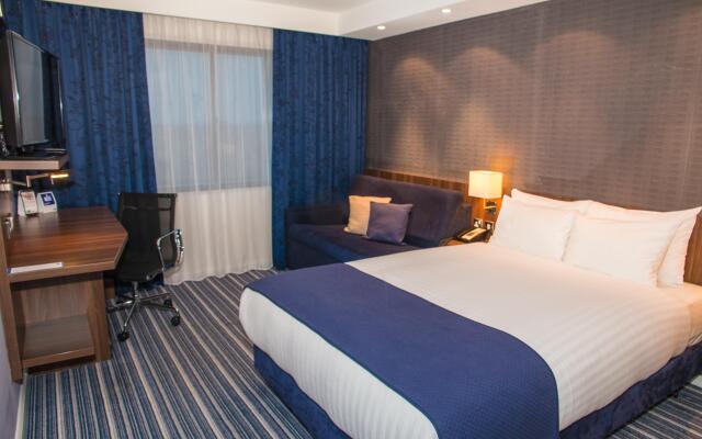 Holiday Inn Express London Heathrow T5, an IHG Hotel