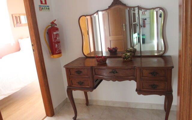 Ericeira Chill Hill Hostel & Private Rooms