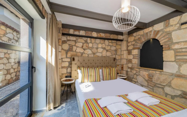 Charming Hotel Room Near Hadrian s Gate