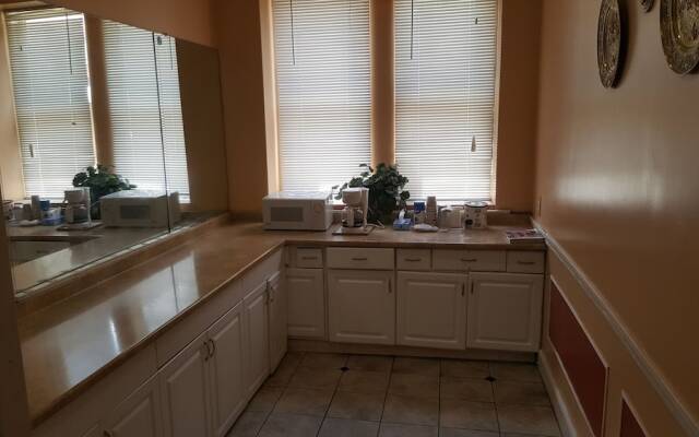 Rodeway Inn Mid Town