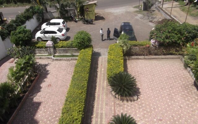 Samruddhi and Shree Inn Lodge