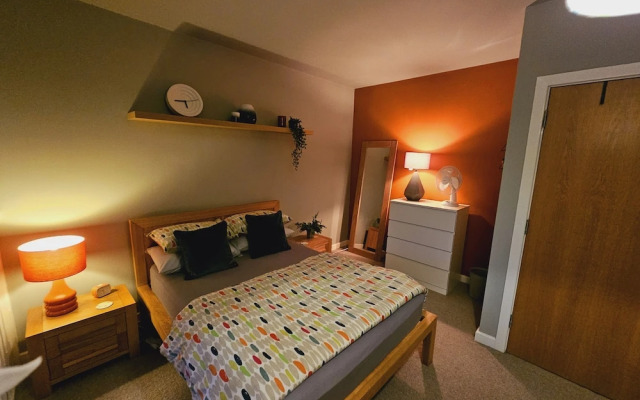 Charming 1-bed Apartment in Newark