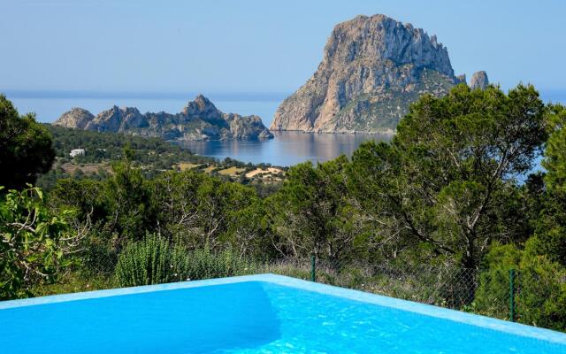 New! Villa Savinar in Es Cubells