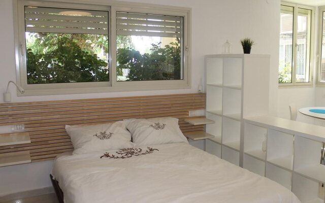 Beach and Park Apartment