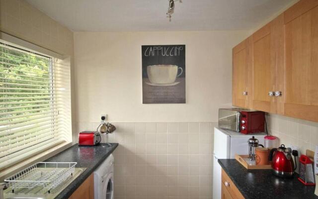Large Balcony Apartment - Town & Races -2 Dbl Beds