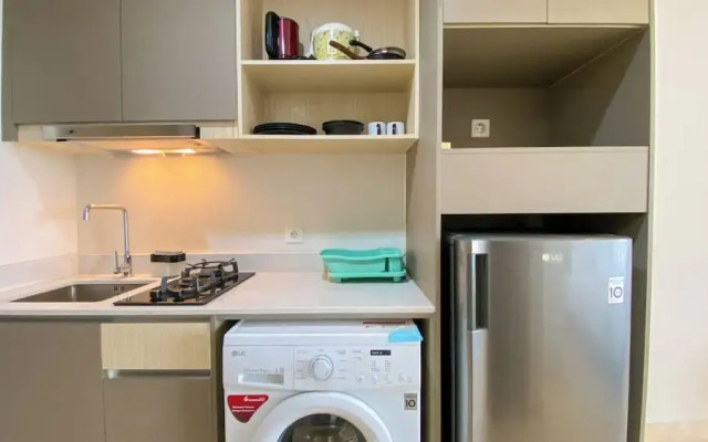 Great Location and Homey Studio Gold Coast Apartment near PIK