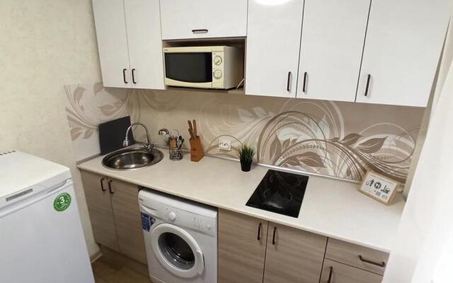 Диван и чемодан на Красном проспекте 59