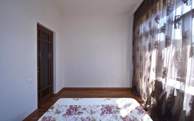 Tumanyan street, 3 bedrooms New Renovated apartment TM662