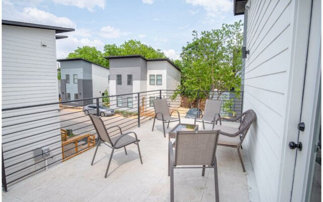Refreshing Stay Awaits 3BR Home w/ Outdoor Seating