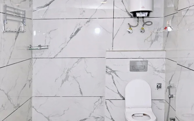 Hotel Golden By Admire Stay