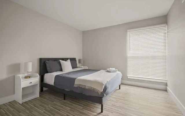 Relaxing 2BR 2BA Unit in the City