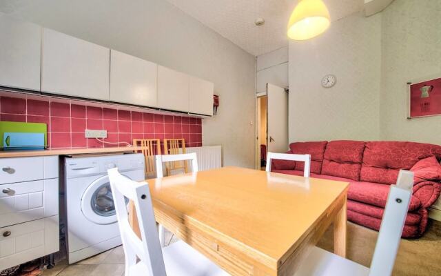 Spacious 4 Bedroom Apartment on the South Side