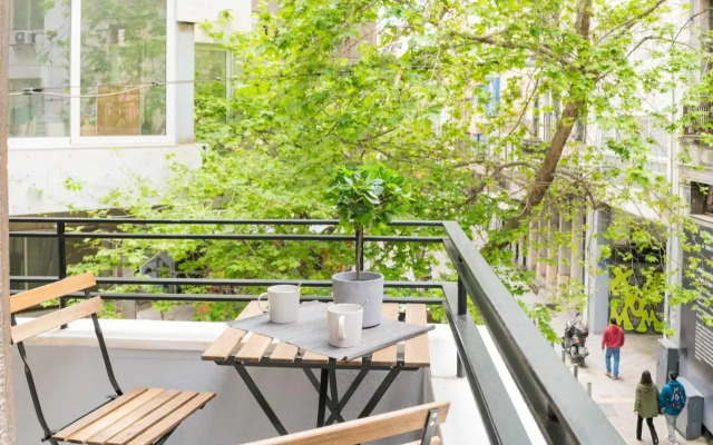 A24 Pristine & sunny suite near Plaka & Parthenon