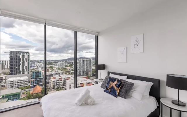 Designer South Bank Apartment