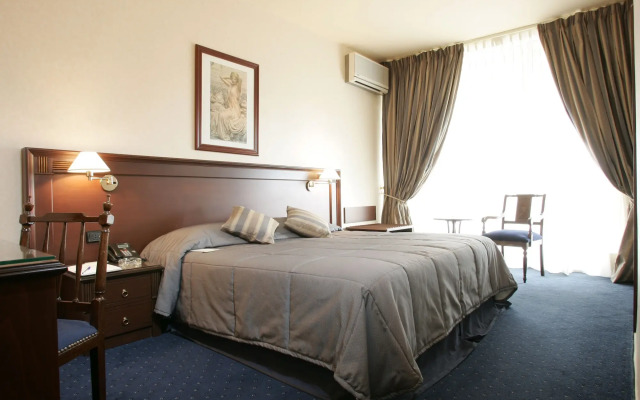 Mayflower Hotel