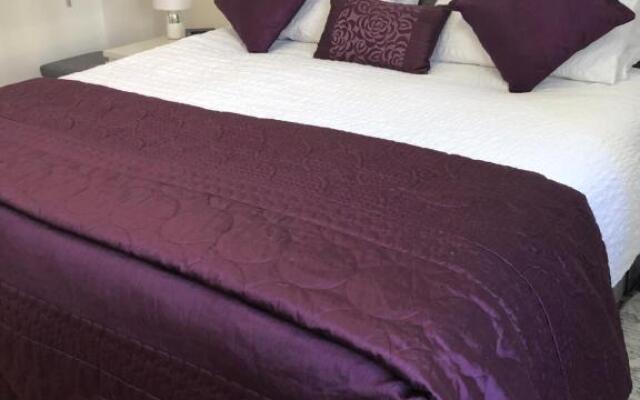 ACE Largs Ground Floor Apartment with Garden