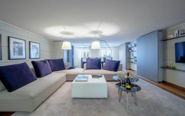 Lido - Stylish San Marco Apartment on Grand Canal