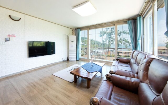 Yesu Hanul Bora Pension