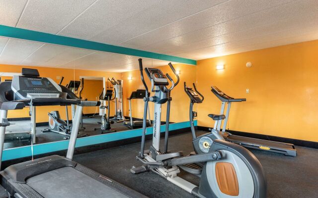 AmericInn & Suites By Wyndham Baraboo Event Center