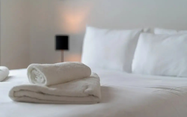 Chic & Stylish 2Bed in Heart of London, London