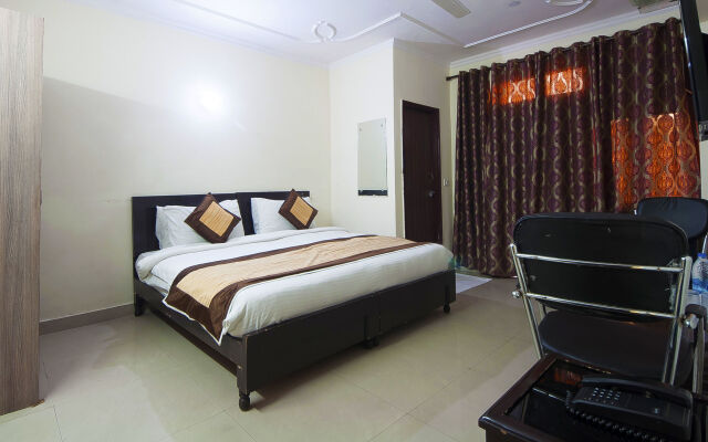 Hotel Charan Pahari