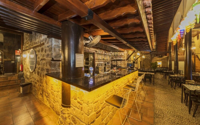 Excellent Hotel Room Near Hadrian s Gate