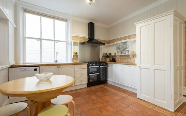 Host Stay Chatsworth Townhouse II